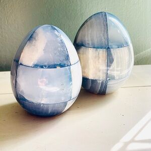 Elegant Vintage Blue and White Onyx Egg Pair 5.5”
